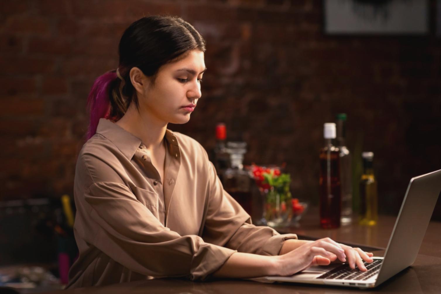 Financial psychology consultation session showing collaborative budget planning approach